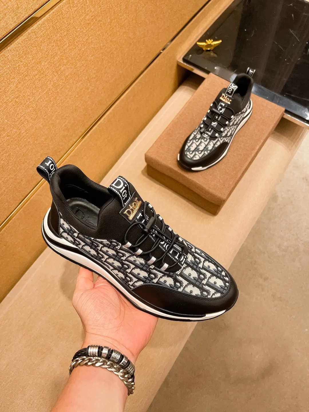Men's shoes💰 400💰🔥 [Dior] High-end men's shoes brand official website 1:1 latest masterpiece: the upper is made of Italian imported first-layer cowhide with a comfortable and breathable lining ➕original non-slip and wear-resistant outsole🔥, making walking more convenient and comfortable! An exclusive new model, a stunning work, a beautiful 1:1 replica [color] compared to the official quality! Create a fashionable personality to set off your uniqueness! A must-have for trendy men! Classic 🔥Size: 38-44 Color: 🔥 2⃣️colors available🔥